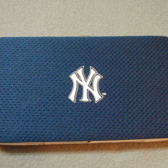 New York Yankees Women's Shell Mesh Wallet MLB Authentic by Little Earth NY - Picture 2 of 5